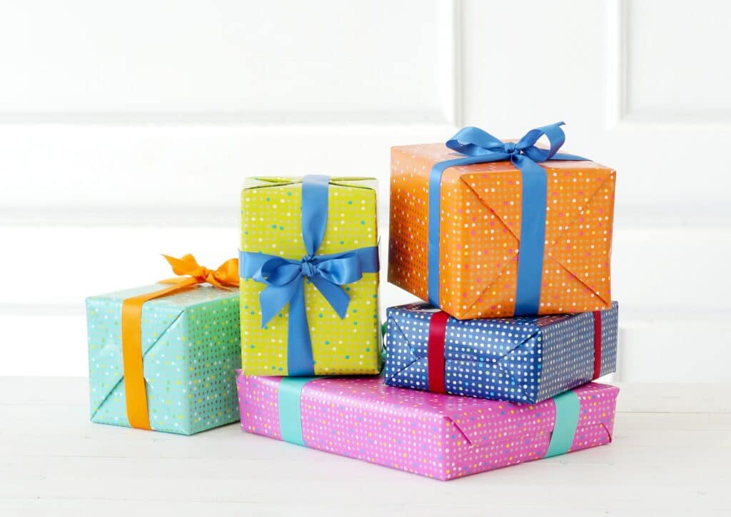 HOW TO BUY A GIFT: THE BEGINNER’S GUIDE 52 Gifts